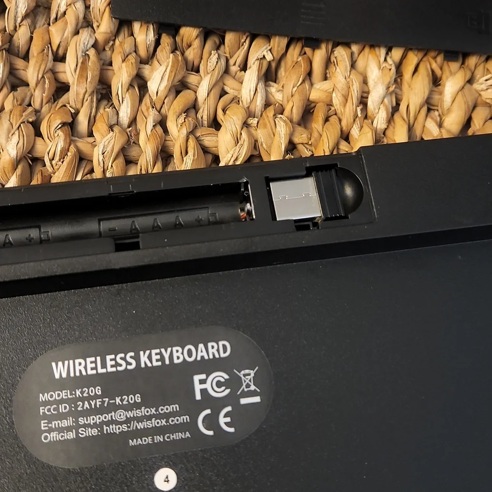 Wisfox Wireless Keyboard with USB connector 💥